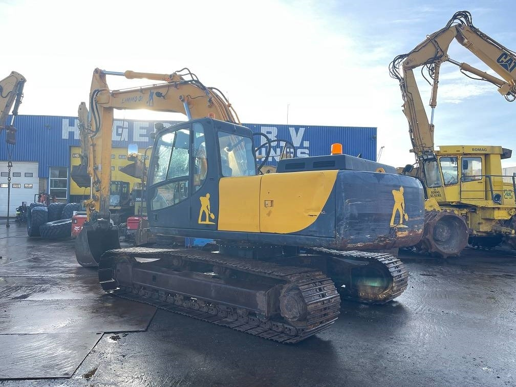 JCB JS 200 - Гусеничний екскаватор: фото 3 JCB JS 200 - Гусеничний екскаватор: фото 3