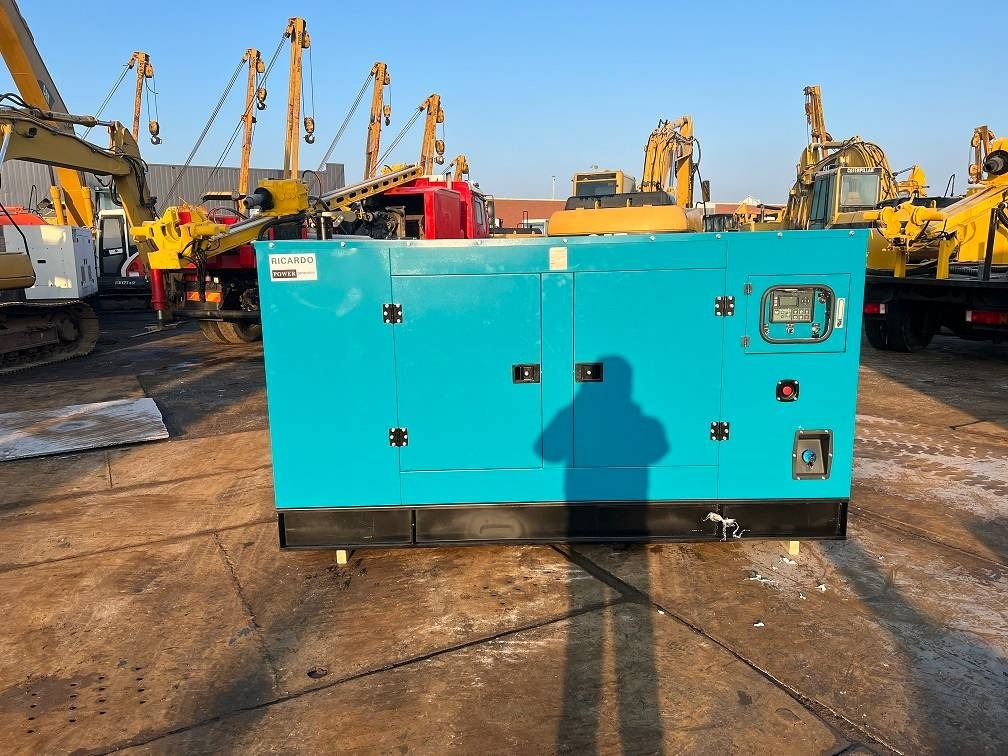 Ricardo 200kva (160KW) silent generator 3 phase 50hz 400v - Електричний генератор: фото 2 Ricardo 200kva (160KW) silent generator 3 phase 50hz 400v - Електричний генератор: фото 2