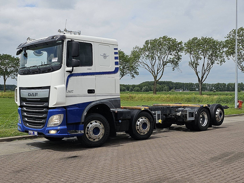 DAF XF 460 8X2 MAN. INT. ADR - Вантажівка шасі: фото 2 DAF XF 460 8X2 MAN. INT. ADR - Вантажівка шасі: фото 2
