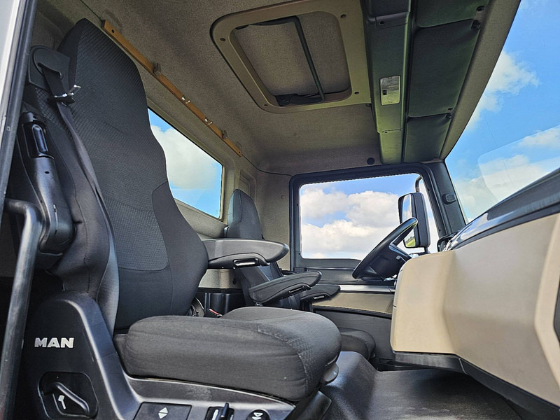 Контейнеровоз/ Змінний кузов вантажівка MAN 12.250 TGM LL AIRCO TAILLIFT: фото 7 Контейнеровоз/ Змінний кузов вантажівка MAN 12.250 TGM LL AIRCO TAILLIFT: фото 7