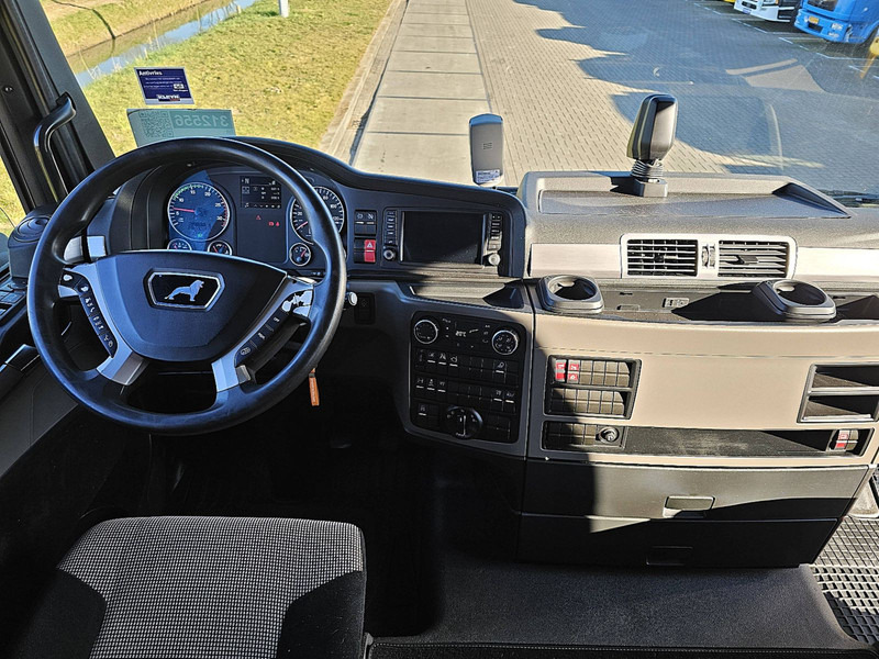 Interior photo 1: Гаковий мультиліфт вантажівка MAN 26.460 TGX 6x2-4  SIDE LOADER