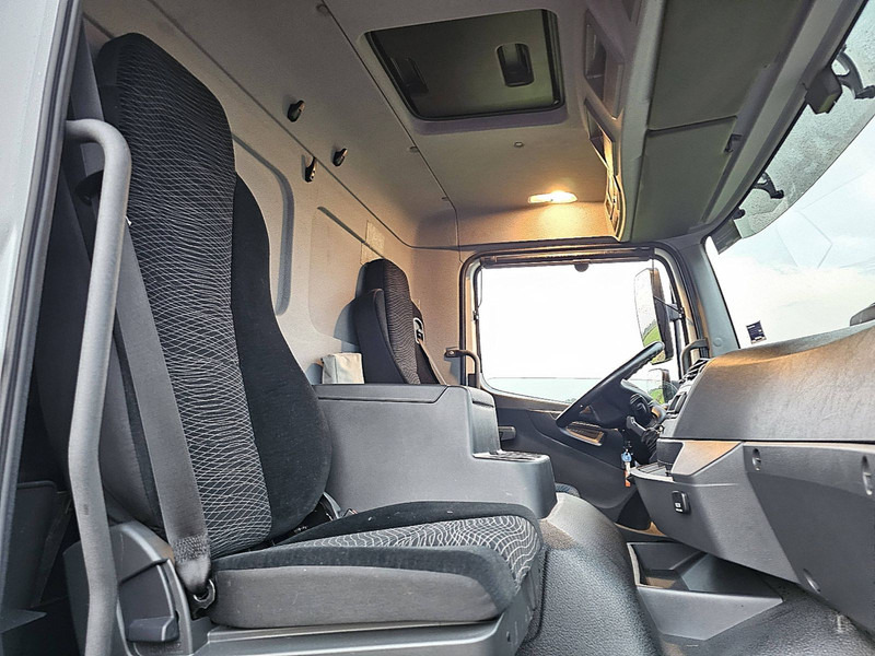 Interior photo 1: Вантажівка з закритим кузовом Mercedes-Benz ATEGO 1524 AIRCO LIFT AHK