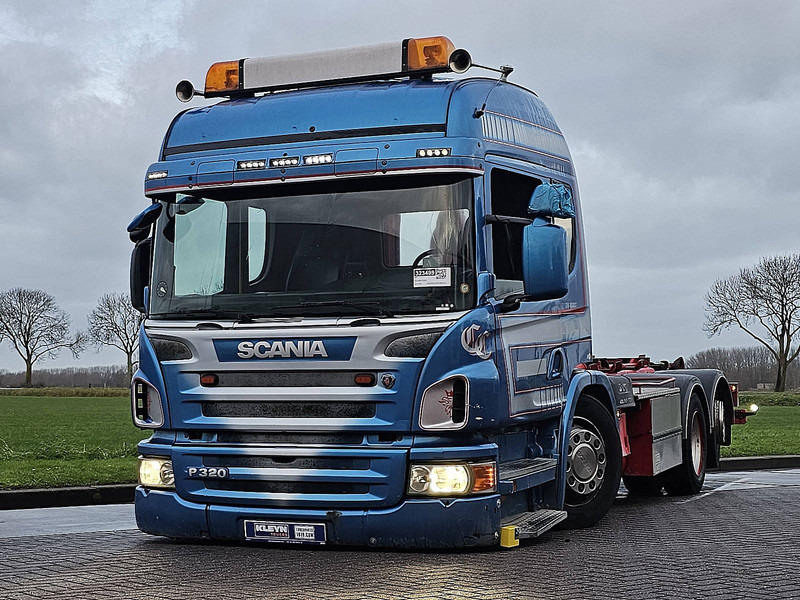Scania P320 LOW ENTRY 6X2*4 HIAB - Гаковий мультиліфт вантажівка: фото 1 Scania P320 LOW ENTRY 6X2*4 HIAB - Гаковий мультиліфт вантажівка: фото 1