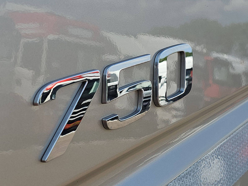 Вантажівка шасі Volvo FH 750 6X2 9T FA WB 430: фото 18