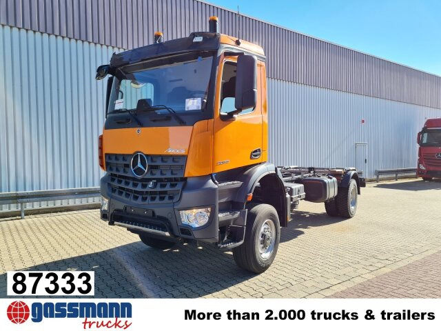 Mercedes-Benz Arocs 2033 A 4x4, Grounder, Motorabtrieb - Вантажівка шасі: фото 1 Mercedes-Benz Arocs 2033 A 4x4, Grounder, Motorabtrieb - Вантажівка шасі: фото 1
