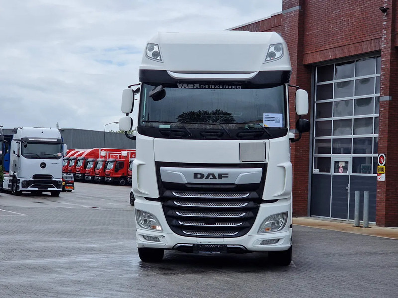 DAF XF 530 SuperSpaceCab 6x2*4 - Chassis 740 cm - Loadlift - Steering axle - Leather - - Вантажівка шасі: фото 2 DAF XF 530 SuperSpaceCab 6x2*4 - Chassis 740 cm - Loadlift - Steering axle - Leather - - Вантажівка шасі: фото 2