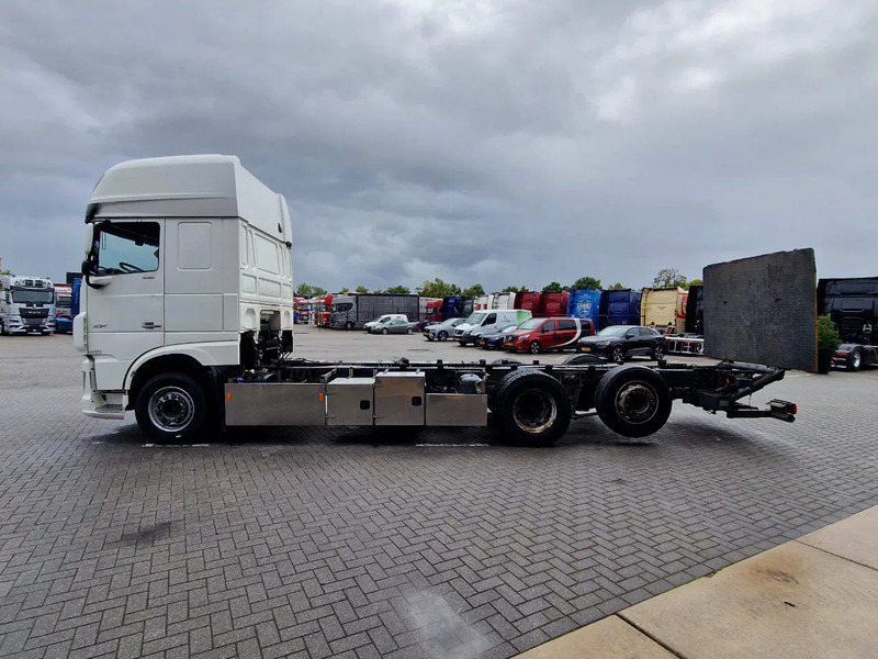 DAF XF 530 SuperSpaceCab 6x2*4 - Chassis 740 cm - Loadlift - Steering axle - Leather - - Вантажівка шасі: фото 4 DAF XF 530 SuperSpaceCab 6x2*4 - Chassis 740 cm - Loadlift - Steering axle - Leather - - Вантажівка шасі: фото 4