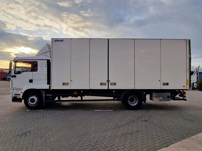 MAN TGM 18.340 4x2 - Sleepercab - Box with sidedoors - Loadlift - Full air - Euro 6 - Automatic - Вантажівка з закритим кузовом: фото 4 MAN TGM 18.340 4x2 - Sleepercab - Box with sidedoors - Loadlift - Full air - Euro 6 - Automatic - Вантажівка з закритим кузовом: фото 4