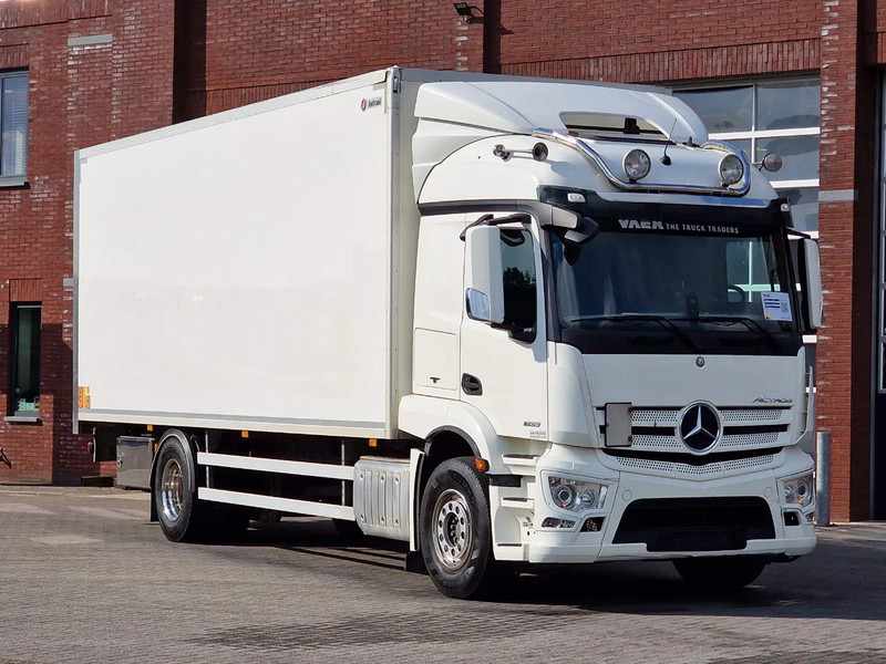 Mercedes-Benz Actros 1833 4x2 - Box with sidedoors - Loadlift - Sleeper cab - Full air - 5.80WB - Вантажівка з закритим кузовом: фото 1 Mercedes-Benz Actros 1833 4x2 - Box with sidedoors - Loadlift - Sleeper cab - Full air - 5.80WB - Вантажівка з закритим кузовом: фото 1