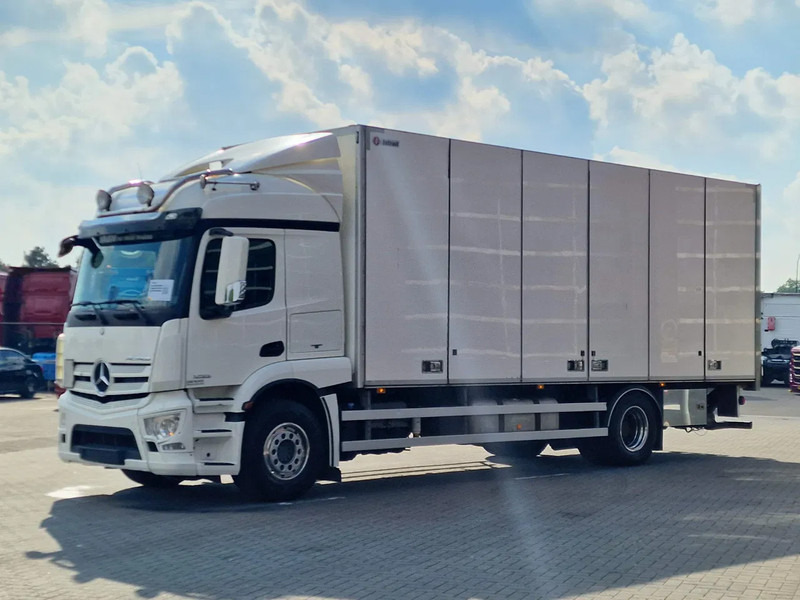 Mercedes-Benz Actros 1833 4x2 - Box with sidedoors - Loadlift - Sleeper cab - Full air - 5.80WB - Вантажівка з закритим кузовом: фото 3 Mercedes-Benz Actros 1833 4x2 - Box with sidedoors - Loadlift - Sleeper cab - Full air - 5.80WB - Вантажівка з закритим кузовом: фото 3