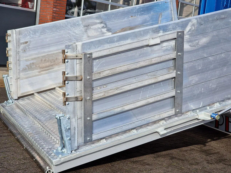 Новий Для перевезення худоби напівпричіп Pezzaioli New 3 stock livestock trailer 95.4M2 - Water & Ventilation - Lifting floors - Lifting roof - Lift axle: фото 14 Новий Для перевезення худоби напівпричіп Pezzaioli New 3 stock livestock trailer 95.4M2 - Water & Ventilation - Lifting floors - Lifting roof - Lift axle: фото 14