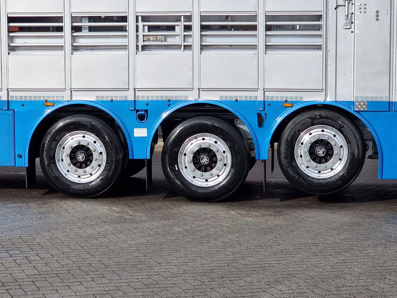 Новий Для перевезення худоби напівпричіп Pezzaioli New 3 stock livestock trailer 95.4M2 - Water & Ventilation - Lifting floors - Lifting roof - Lift axle: фото 19 Новий Для перевезення худоби напівпричіп Pezzaioli New 3 stock livestock trailer 95.4M2 - Water & Ventilation - Lifting floors - Lifting roof - Lift axle: фото 19