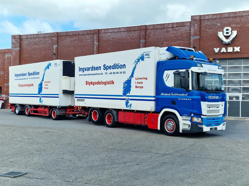 Scania R500 NGS B6X2NB / Trailer-Bygg 12-2004 / Frigobox Sidedoors / Rohrbahen / hooks - Рефрижератор вантажівка: фото 1 Scania R500 NGS B6X2NB / Trailer-Bygg 12-2004 / Frigobox Sidedoors / Rohrbahen / hooks - Рефрижератор вантажівка: фото 1