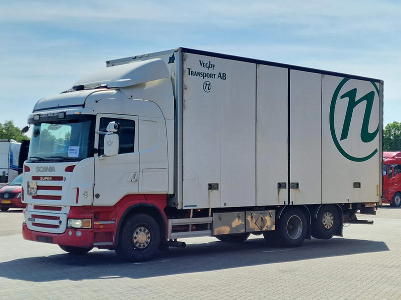 Scania R500 V8 Highline 6x2*4 - Box with side doors - Loadlift - Manual gearbox with retarder - Full air - Steering axle - Вантажівка з закритим кузовом: фото 3 Scania R500 V8 Highline 6x2*4 - Box with side doors - Loadlift - Manual gearbox with retarder - Full air - Steering axle - Вантажівка з закритим кузовом: фото 3