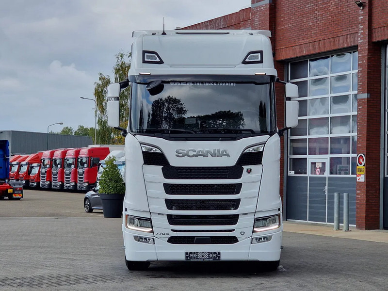 Scania 770S V8 NGS Highline 6x2/4 - New - Old dashboard - Full spec - Retarder - Night clima - Led - Leather - Navi - Тягач: фото 2 Scania 770S V8 NGS Highline 6x2/4 - New - Old dashboard - Full spec - Retarder - Night clima - Led - Leather - Navi - Тягач: фото 2