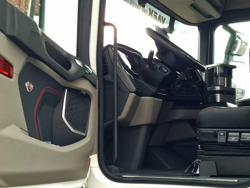 Новий Тягач Scania 770S V8 NGS Highline 6x2/4 - New - Old dashboard - Full spec - Retarder - Night clima - Led - Leather - Navi: фото 9