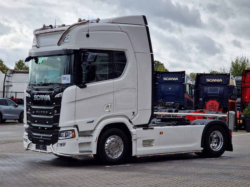 Scania R560 Highline 4x2 - Like new - Full spec - Facelift - Retarder - Night clima - Full air - Alloy wheels - Тягач: фото 3 Scania R560 Highline 4x2 - Like new - Full spec - Facelift - Retarder - Night clima - Full air - Alloy wheels - Тягач: фото 3