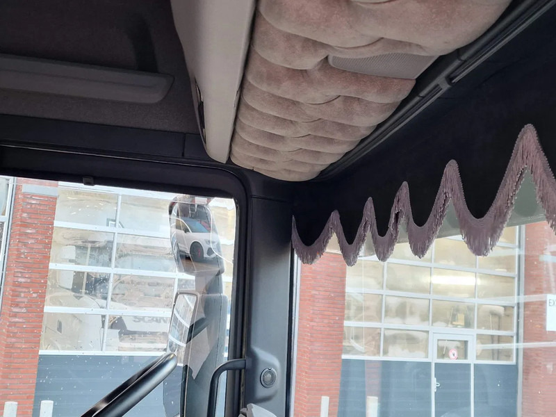 Тягач Scania R560 Highline 6x2 - BUFFL - Retarder - Full air - 3.15 WB - Leather: фото 19 Тягач Scania R560 Highline 6x2 - BUFFL - Retarder - Full air - 3.15 WB - Leather: фото 19