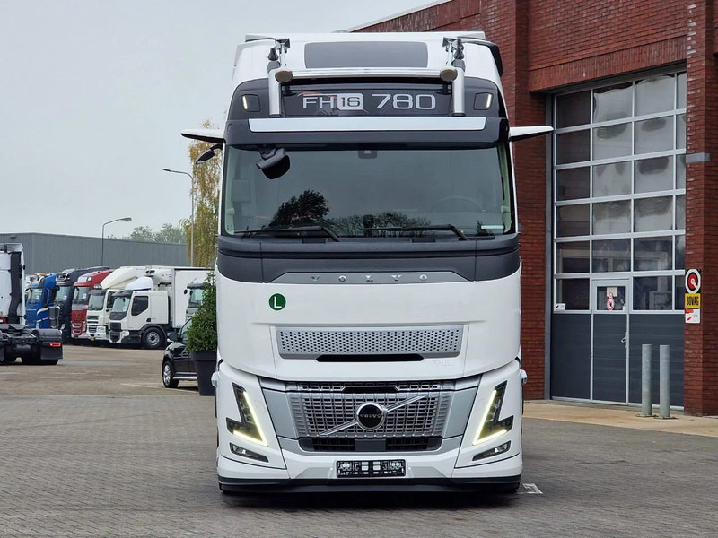 Volvo FH 16 780 Aero Globetrotter XL 4x2 - NEW - Full spec - Retarder - Full air - 2x tank - Тягач: фото 2 Volvo FH 16 780 Aero Globetrotter XL 4x2 - NEW - Full spec - Retarder - Full air - 2x tank - Тягач: фото 2