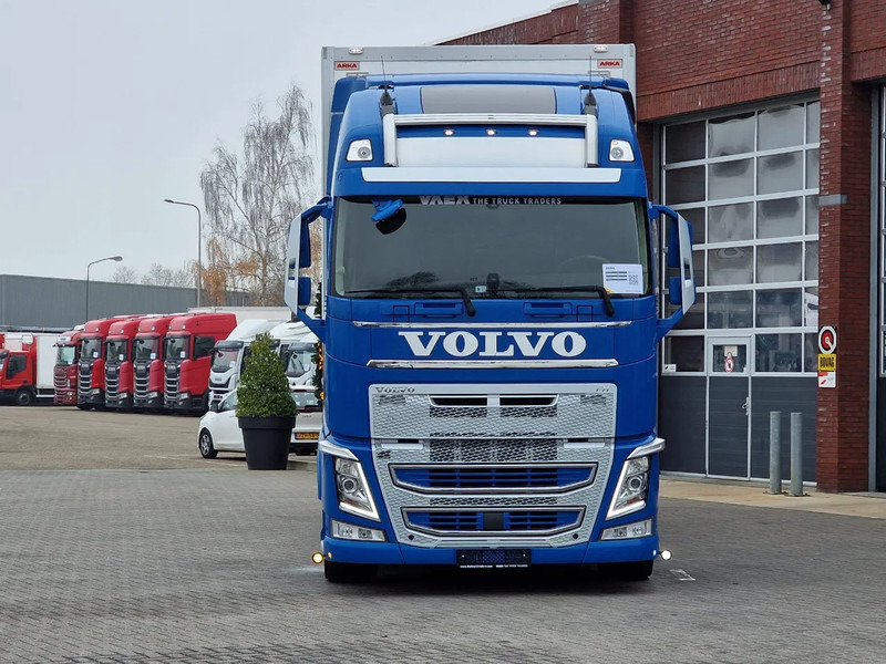 Volvo FH 13.460 Globetrotter XL 4x2 - Box with side doors - Manual gearbox - Full air - Вантажівка з закритим кузовом: фото 2 Volvo FH 13.460 Globetrotter XL 4x2 - Box with side doors - Manual gearbox - Full air - Вантажівка з закритим кузовом: фото 2