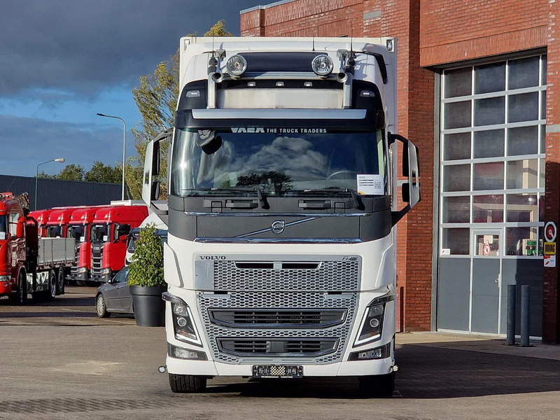 Volvo FH 16.750 Globetrotter XL 6x2 - Ekeri box with sidedoors - Retarder - 4.60 WB - Full air - Вантажівка з закритим кузовом: фото 2 Volvo FH 16.750 Globetrotter XL 6x2 - Ekeri box with sidedoors - Retarder - 4.60 WB - Full air - Вантажівка з закритим кузовом: фото 2