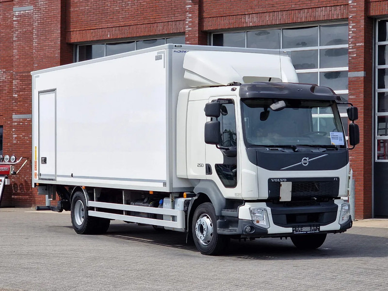 Volvo FL 250 Closed box - Loadlift - Automatic gearbox - Camera - Вантажівка з закритим кузовом: фото 1 Volvo FL 250 Closed box - Loadlift - Automatic gearbox - Camera - Вантажівка з закритим кузовом: фото 1