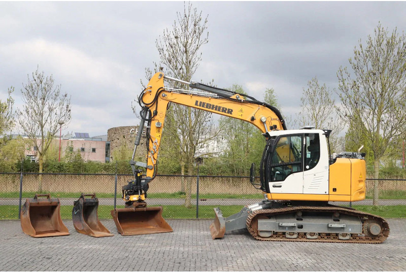 Liebherr R914 COMPACT S | ROTOTILT | 3X BUCKET | DOZERBLADE - Гусеничний екскаватор: фото 1 Liebherr R914 COMPACT S | ROTOTILT | 3X BUCKET | DOZERBLADE - Гусеничний екскаватор: фото 1