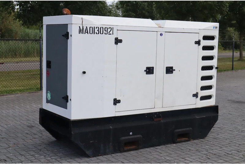 SDMO R90C3 | 90 KVA | 400 V - Електричний генератор: фото 3 SDMO R90C3 | 90 KVA | 400 V - Електричний генератор: фото 3