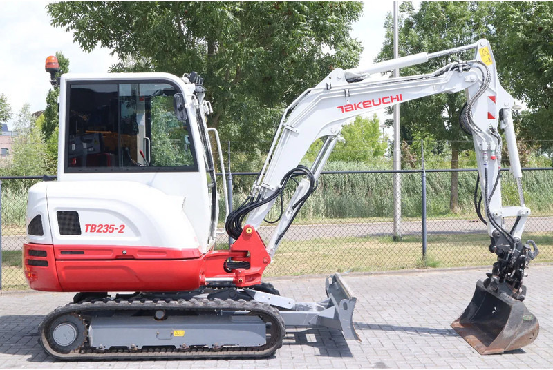 Takeuchi TB235-2 | TREE CUTTER | GRAB | TILT + 5 ATTACHMENTS - Міні-екскаватор: фото 5 Takeuchi TB235-2 | TREE CUTTER | GRAB | TILT + 5 ATTACHMENTS - Міні-екскаватор: фото 5