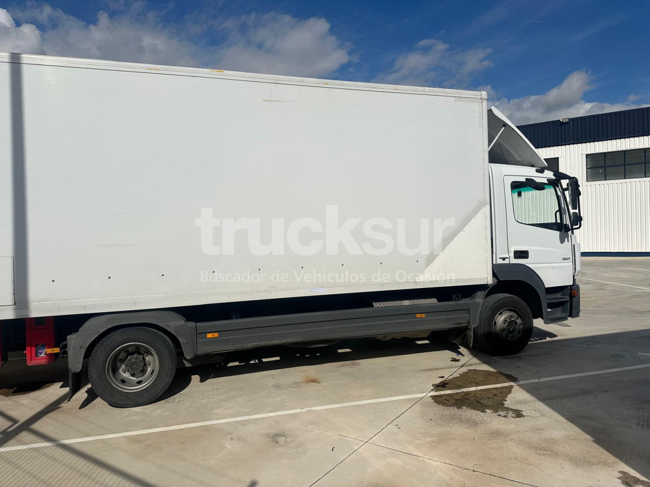MERCEDES ATEGO - Вантажівка з закритим кузовом: фото 3 MERCEDES ATEGO - Вантажівка з закритим кузовом: фото 3