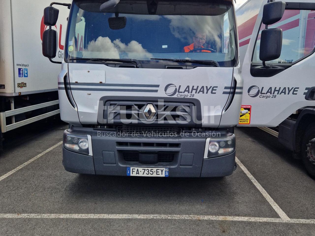 RENAULT D320.26 - Тентована вантажівка: фото 2 RENAULT D320.26 - Тентована вантажівка: фото 2