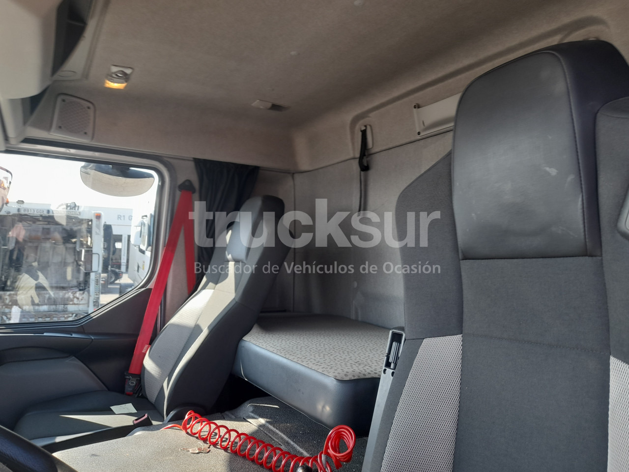 Тентована вантажівка RENAULT D320.26 ejes 6x2*4: фото 10 Тентована вантажівка RENAULT D320.26 ejes 6x2*4: фото 10