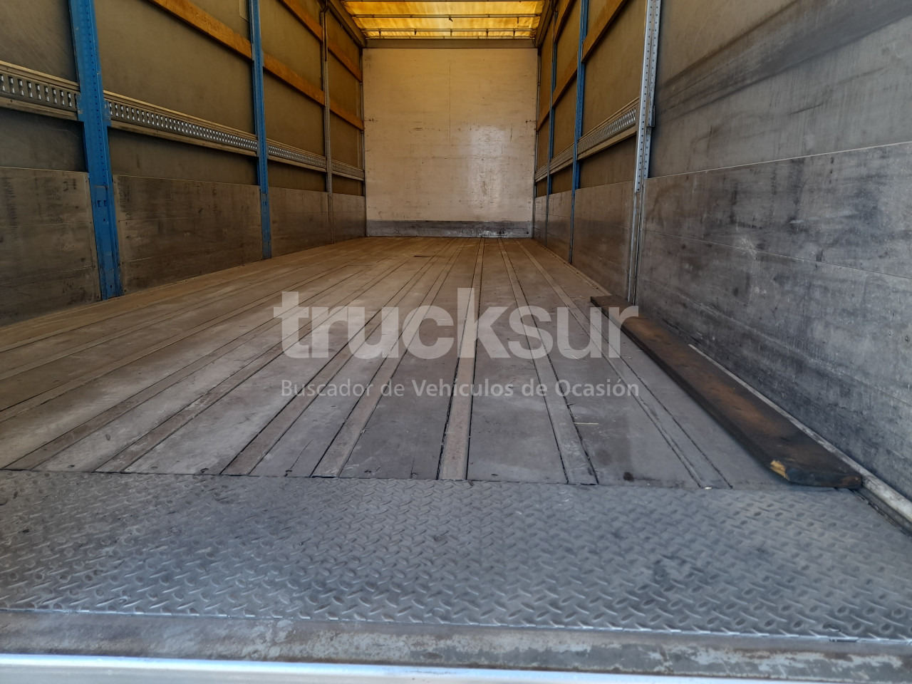 Тентована вантажівка RENAULT D320.26 ejes 6x2*4: фото 7 Тентована вантажівка RENAULT D320.26 ejes 6x2*4: фото 7