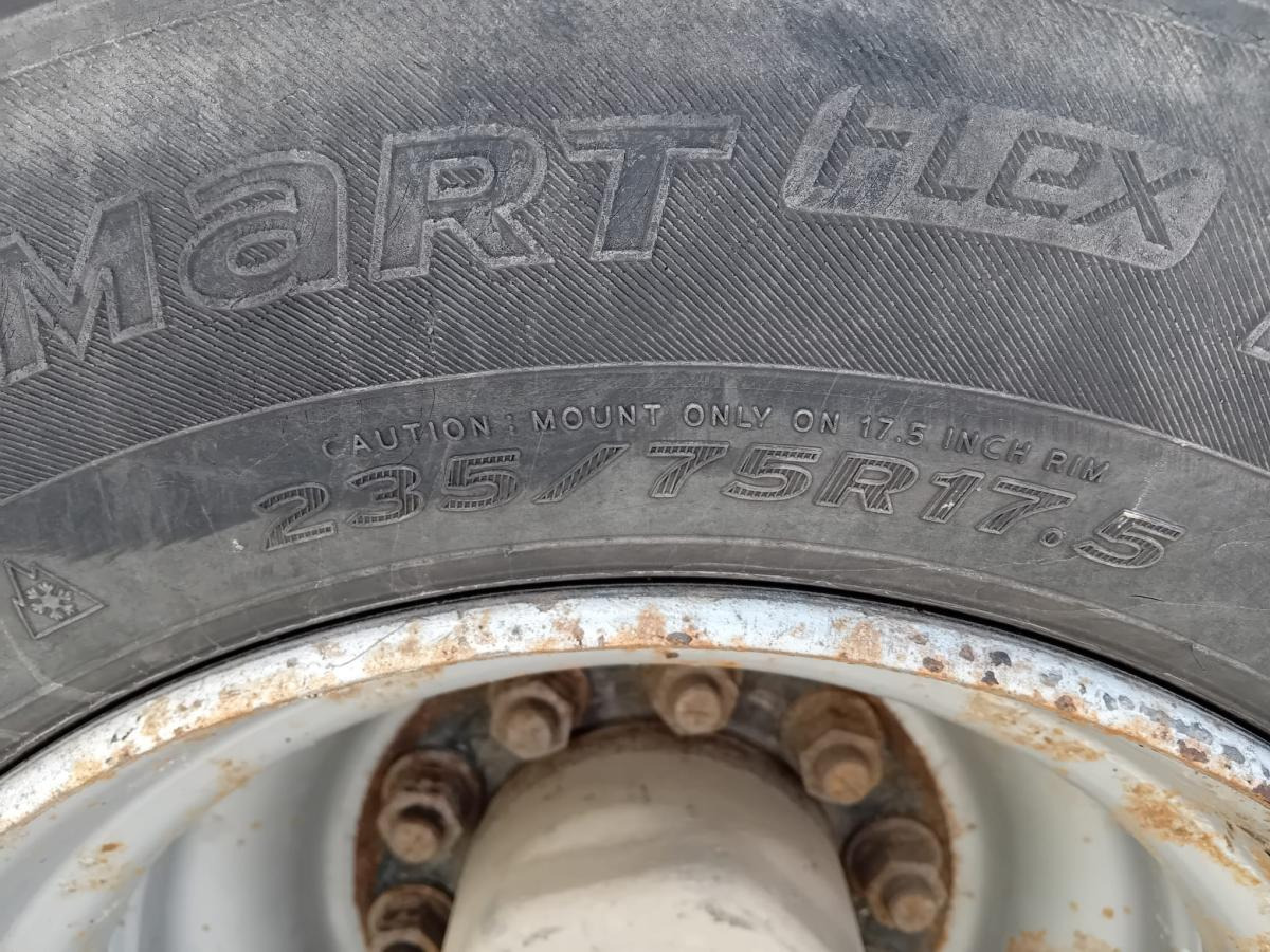 Castera - Низькорамна платформа напівпричіп: фото 3 Castera - Низькорамна платформа напівпричіп: фото 3