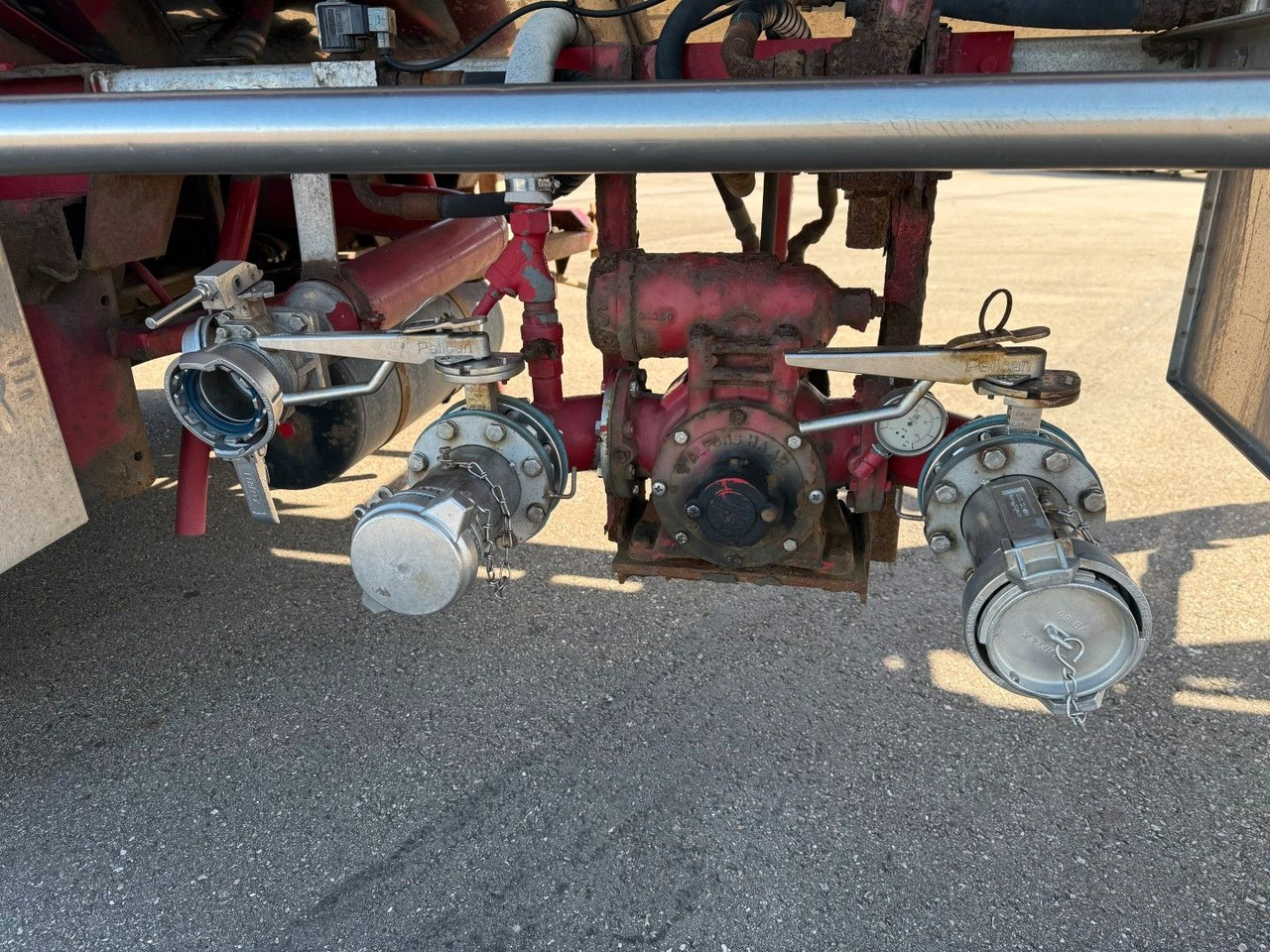 Burg 3 axle 3 compartments 32.200 L ADR - Напівпричіп цистерна: фото 5 Burg 3 axle 3 compartments 32.200 L ADR - Напівпричіп цистерна: фото 5