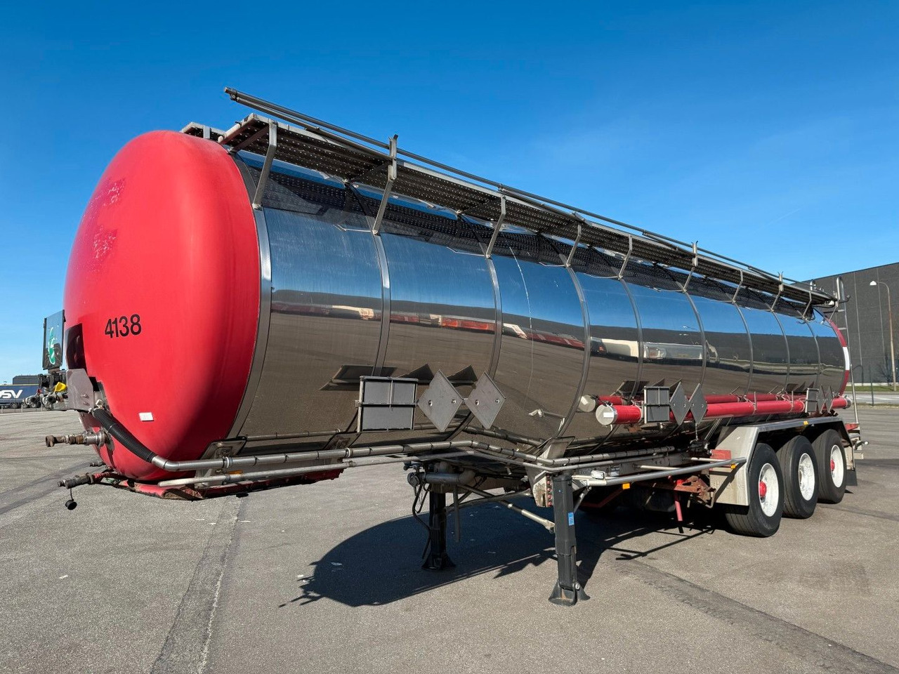 Burg 3 axle 3 compartments 32.200 L ADR - Напівпричіп цистерна: фото 1 Burg 3 axle 3 compartments 32.200 L ADR - Напівпричіп цистерна: фото 1