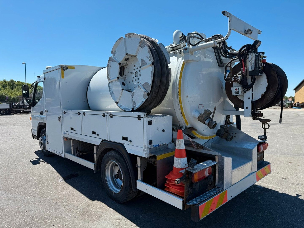 FUSO Canter 9C18 Duonic Rioned 3500 l. Kombi Euro 6 - Асенізатори: фото 4 FUSO Canter 9C18 Duonic Rioned 3500 l. Kombi Euro 6 - Асенізатори: фото 4
