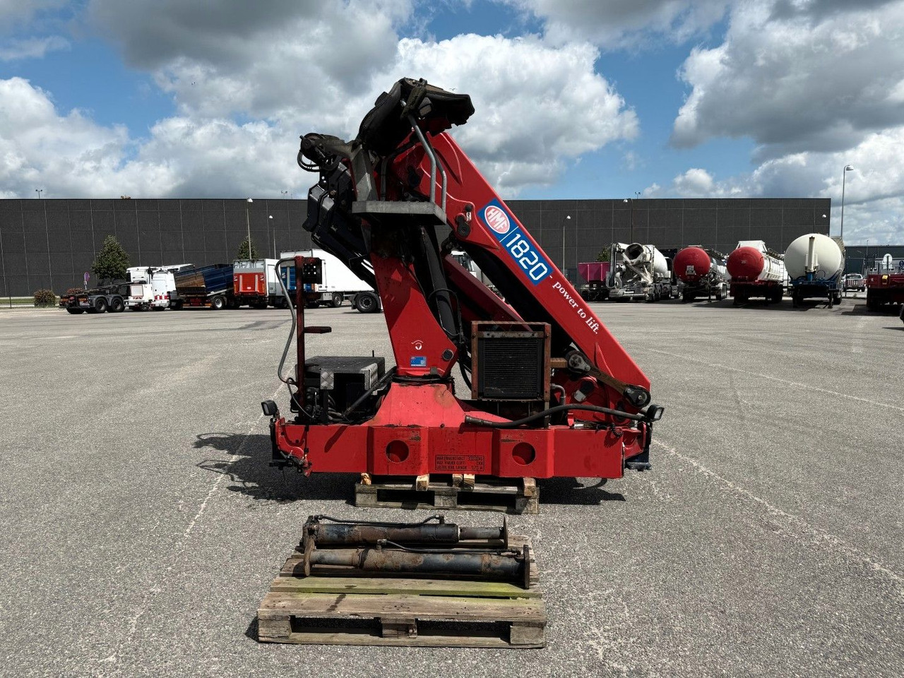 HMF 1820 K4 Remote control / Kran / Crane - Вантажівка з маніпулятором: фото 1 HMF 1820 K4 Remote control / Kran / Crane - Вантажівка з маніпулятором: фото 1