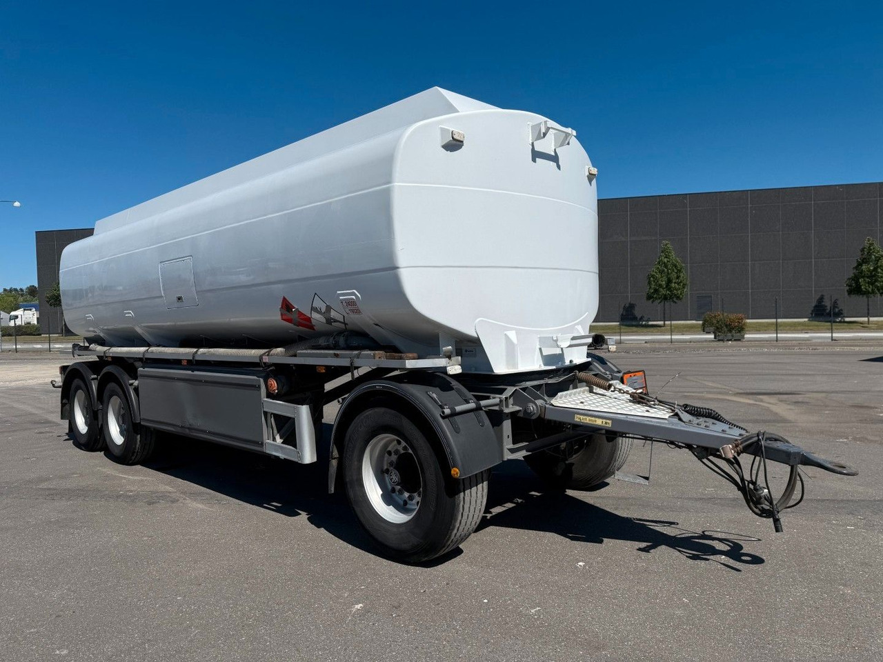 HMK Bilcon 3 axle 27.000 l. ADR 5 rooms - Причіп цистерна: фото 2 HMK Bilcon 3 axle 27.000 l. ADR 5 rooms - Причіп цистерна: фото 2