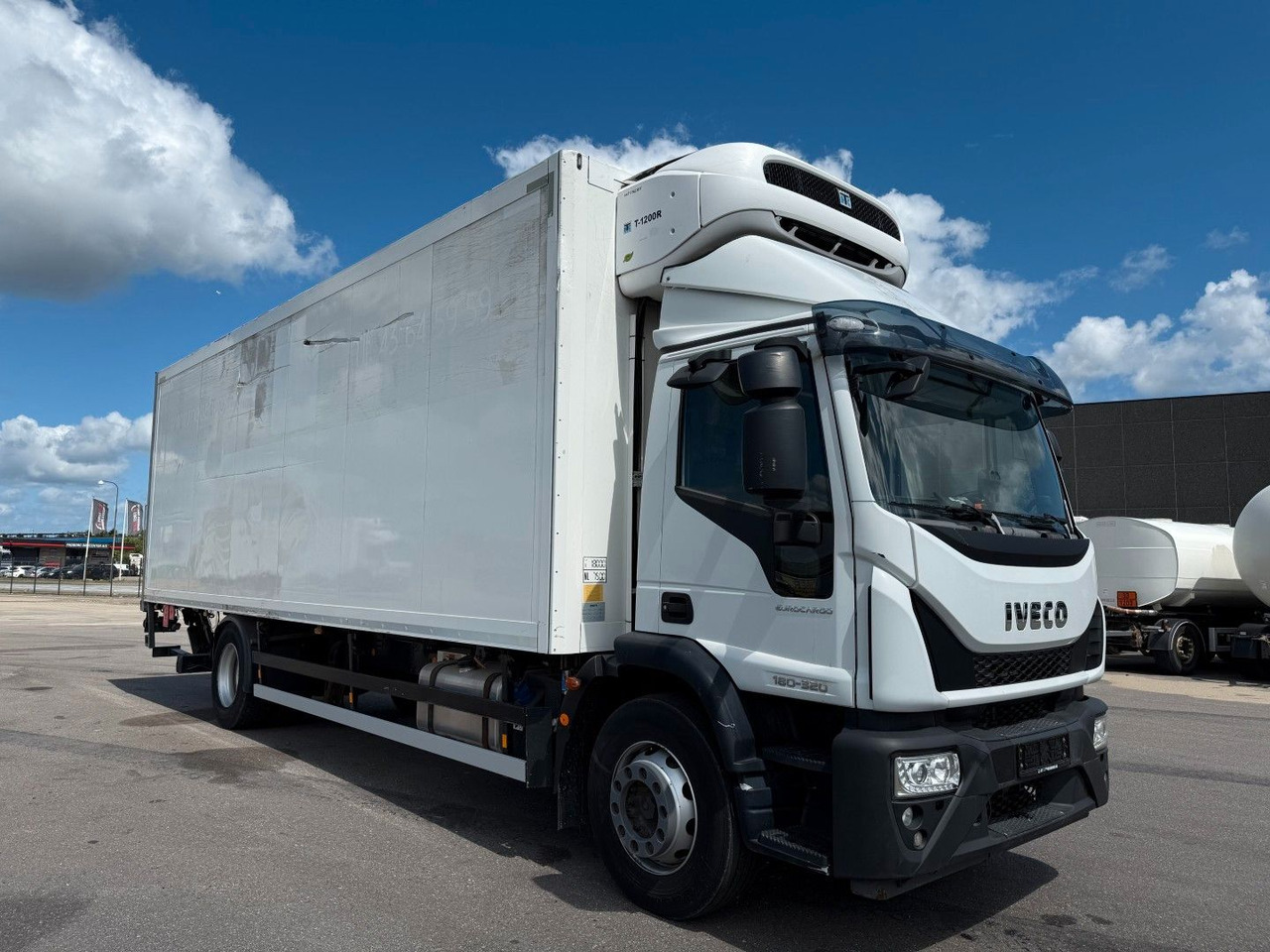 Iveco 180E32 4x2 Schmitz / Thermo King T-1200R Spectru Iveco 180E32 4x2 Schmitz / Thermo King T-1200R Spectru - Рефрижератор вантажівка: фото 2 Iveco 180E32 4x2 Schmitz / Thermo King T-1200R Spectru Iveco 180E32 4x2 Schmitz / Thermo King T-1200R Spectru - Рефрижератор вантажівка: фото 2