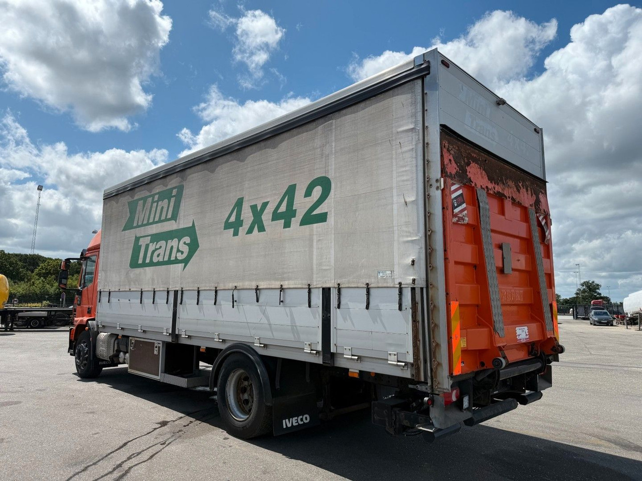 Iveco EuroCargo 180 E28 Euro 6 Freight Iveco EuroCargo 180 E28 Euro 6 Freight / Pritsche - Тентована вантажівка: фото 4 Iveco EuroCargo 180 E28 Euro 6 Freight Iveco EuroCargo 180 E28 Euro 6 Freight / Pritsche - Тентована вантажівка: фото 4