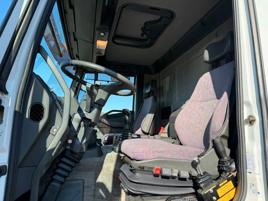 Iveco EuroTech Cursor 190E31 4x2 Tipper / HMF 1060 B3 - Вантажівка з маніпулятором: фото 5 Iveco EuroTech Cursor 190E31 4x2 Tipper / HMF 1060 B3 - Вантажівка з маніпулятором: фото 5