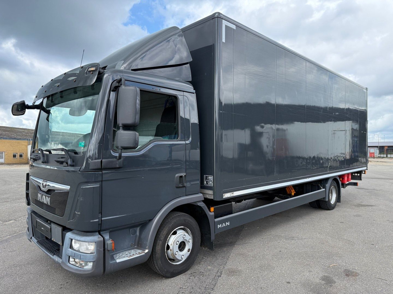 MAN TGL 12.250 Euro 6 Closed box / Koffer 7.20 m. - Вантажівка з закритим кузовом: фото 1 MAN TGL 12.250 Euro 6 Closed box / Koffer 7.20 m. - Вантажівка з закритим кузовом: фото 1