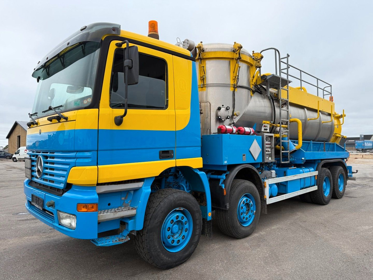 Mercedes-Benz Actros 4140 8x4 KOKS MEGAVAC 8000 ADR Dry Vac - Асенізатори: фото 1 Mercedes-Benz Actros 4140 8x4 KOKS MEGAVAC 8000 ADR Dry Vac - Асенізатори: фото 1