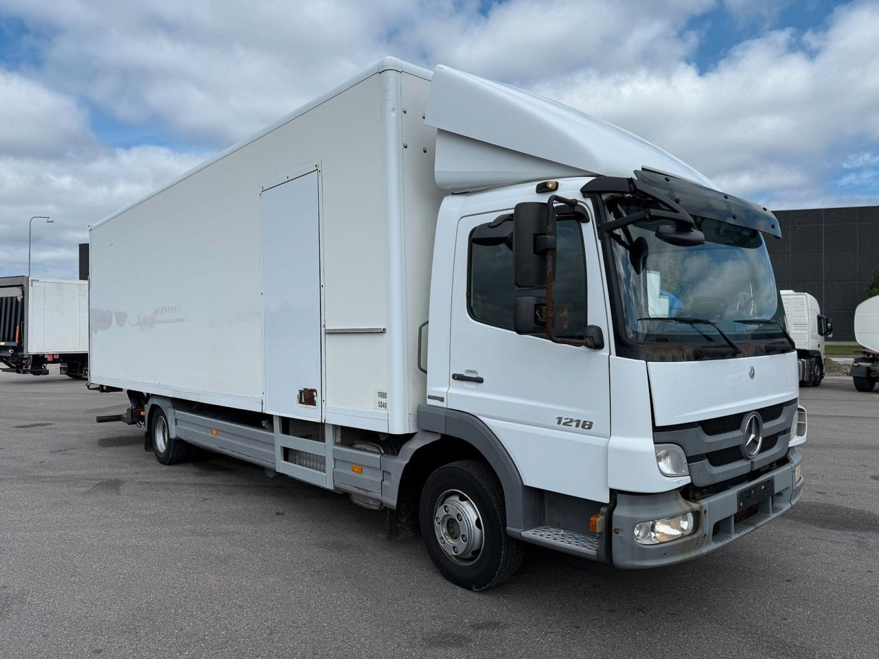 Mercedes-Benz Atego 1218 4x2 Euro 5 8,0 m. koffer - Вантажівка з закритим кузовом: фото 2 Mercedes-Benz Atego 1218 4x2 Euro 5 8,0 m. koffer - Вантажівка з закритим кузовом: фото 2