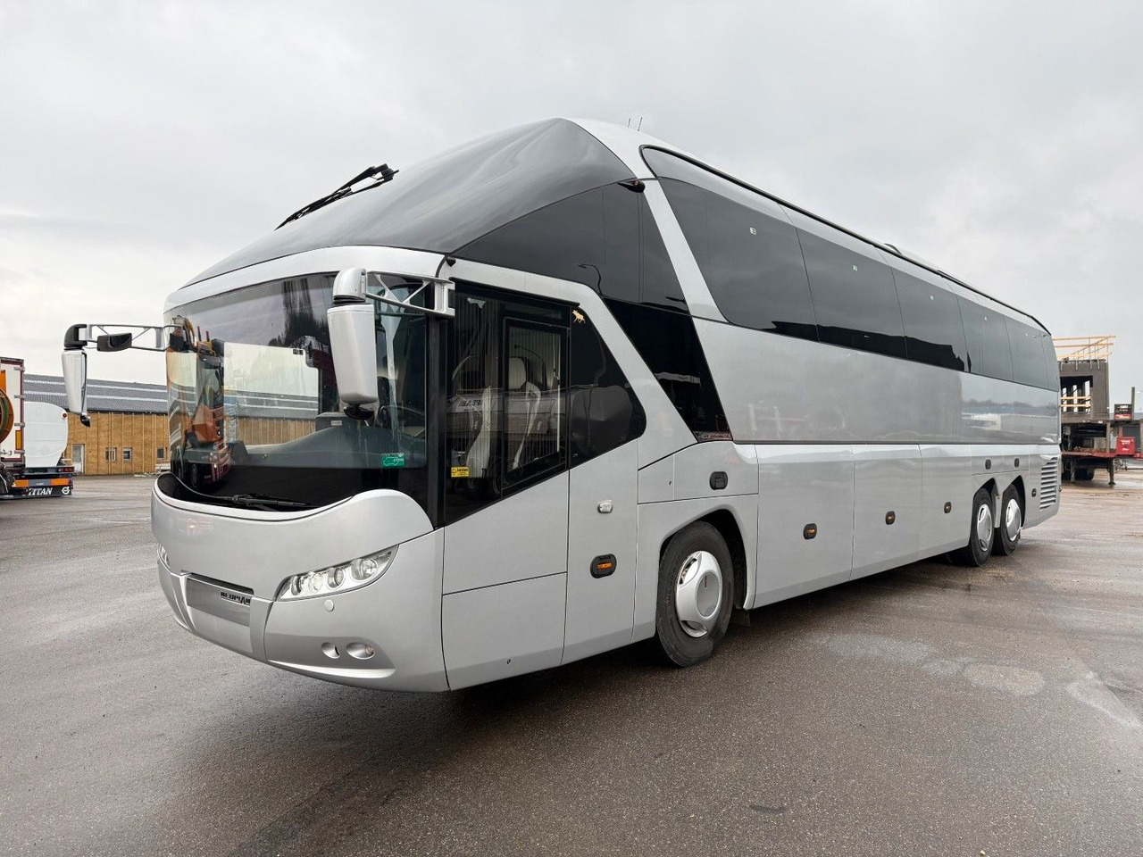 Neoplan Starliner N 5218 Euro 6 - Туристичний автобус: фото 1 Neoplan Starliner N 5218 Euro 6 - Туристичний автобус: фото 1