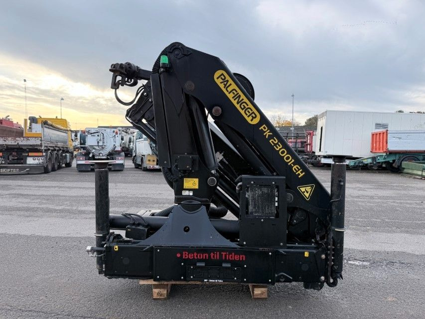 Palfinger PK 23001 EH Radio Remote / Kran / Crane - Вантажівка з маніпулятором: фото 1 Palfinger PK 23001 EH Radio Remote / Kran / Crane - Вантажівка з маніпулятором: фото 1