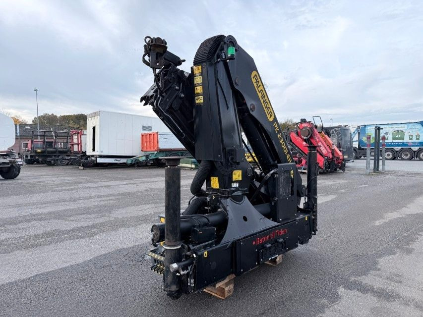 Palfinger PK 23001 EH Radio Remote / Kran / Crane - Вантажівка з маніпулятором: фото 2 Palfinger PK 23001 EH Radio Remote / Kran / Crane - Вантажівка з маніпулятором: фото 2