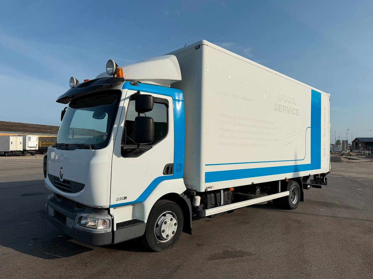 Renault Midlum 220 DXI 4x2 6.0 Box / Koffer - Вантажівка з закритим кузовом: фото 1 Renault Midlum 220 DXI 4x2 6.0 Box / Koffer - Вантажівка з закритим кузовом: фото 1