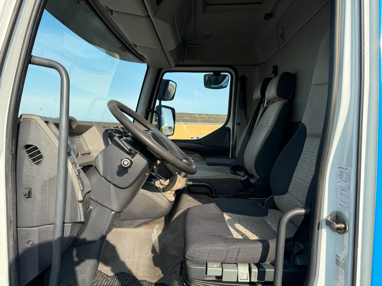 Renault Midlum 220 DXI 4x2 6.0 Box / Koffer - Вантажівка з закритим кузовом: фото 5 Renault Midlum 220 DXI 4x2 6.0 Box / Koffer - Вантажівка з закритим кузовом: фото 5